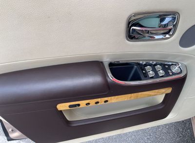 2014 Rolls-Royce Ghost SWB, zlatá, 28 000 km, dovoz SAE — foto 10 z 16