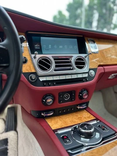 2015 Rolls-Royce Wraith, bílá, 70 000 km, dovoz SAE — foto 10 z 16