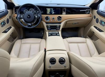 2022 Rolls-Royce Ghost EWB, bílá, 15 260 km, dovoz SAE — foto 10 z 16