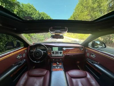 2016 Rolls-Royce Ghost SWB, černá, 86 000 km, dovoz SAE — foto 10 z 13