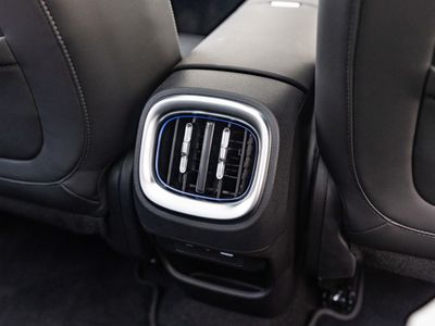 2025 Smart #1 ., stříbrná, 4 358 km, dovoz SAE — foto 13 z 16