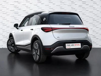 2025 Smart #1 ., stříbrná, 4 358 km, dovoz SAE — foto 3 z 16