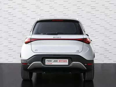 2025 Smart #1 ., stříbrná, 4 358 km, dovoz SAE — foto 4 z 16