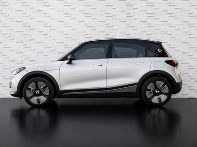 2025 Smart #1 ., stříbrná, 4 358 km, dovoz SAE — foto 8 z 16