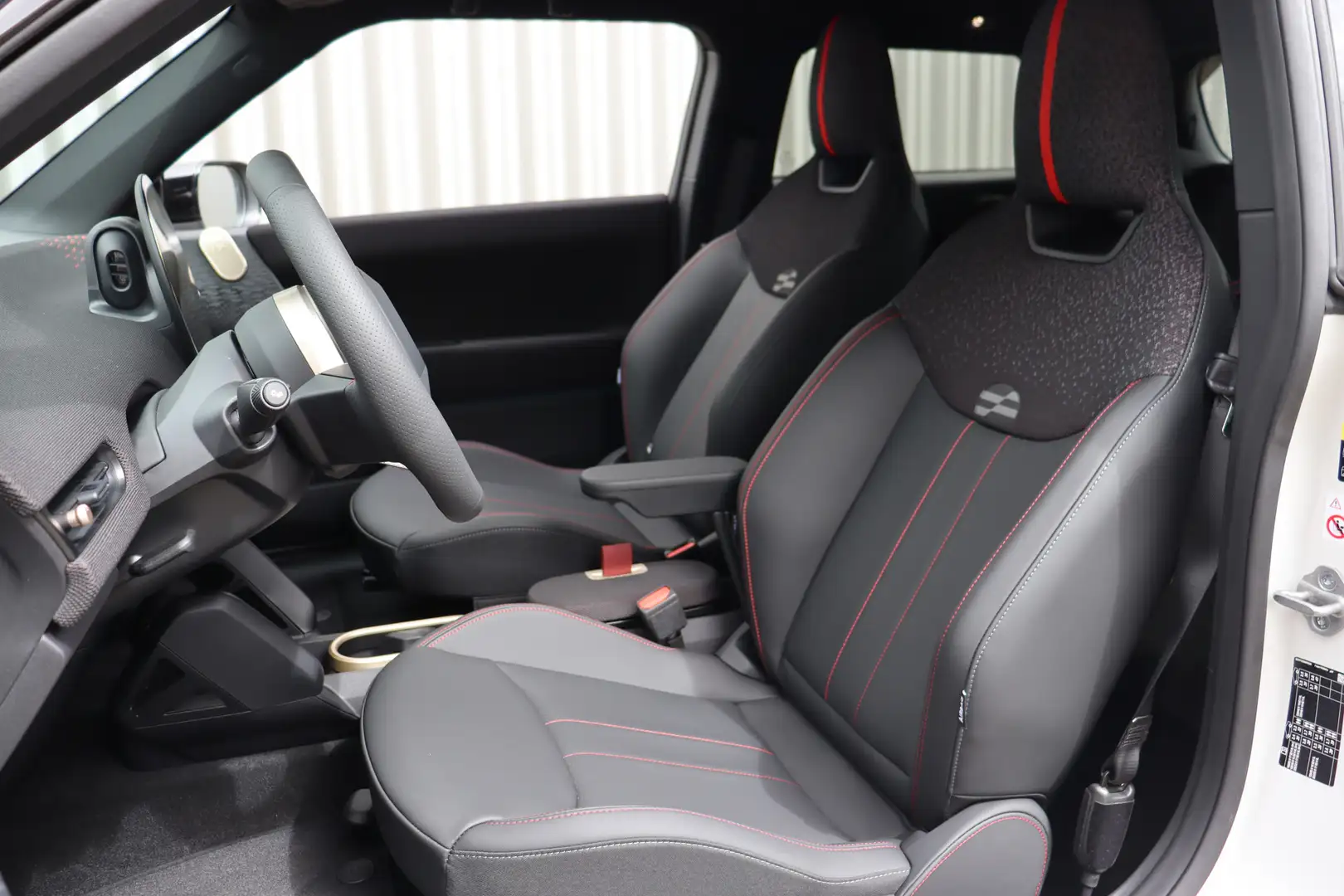 2026 MINI Cooper E, 1 km, Nizozemsko — foto 11 z 12