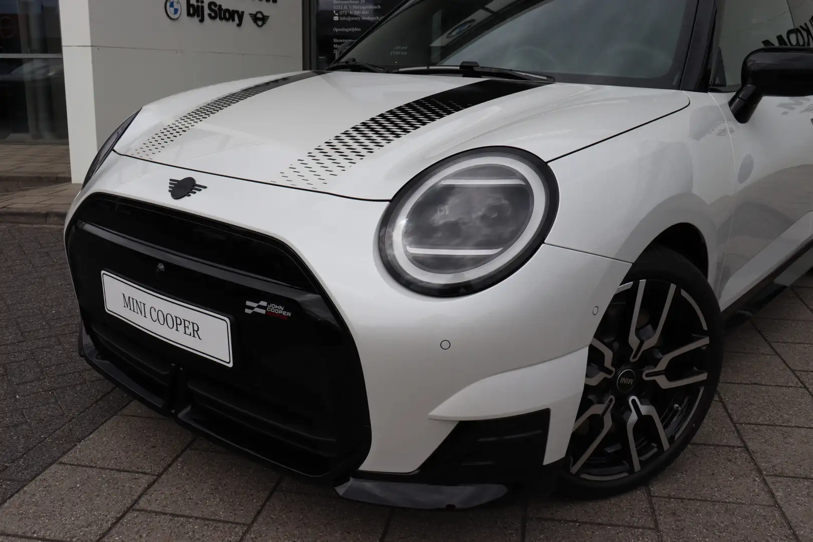 2026 MINI Cooper E, 1 km, Nizozemsko — foto 3 z 12