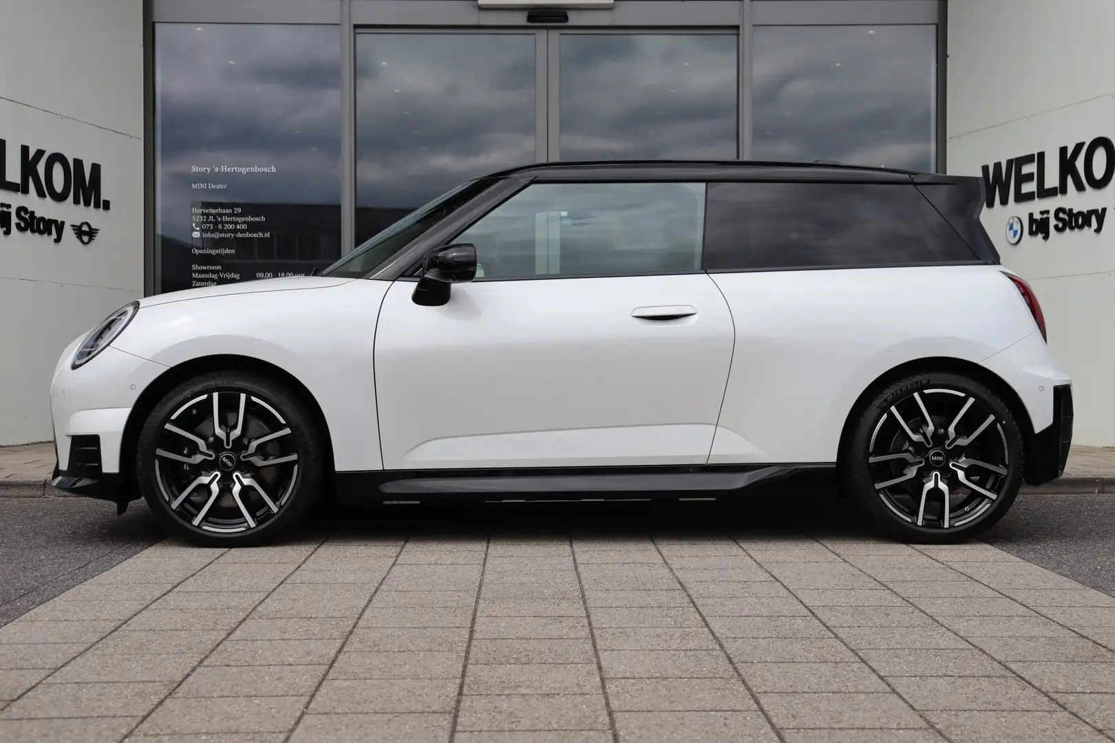 2026 MINI Cooper E, 1 km, Nizozemsko — foto 4 z 12