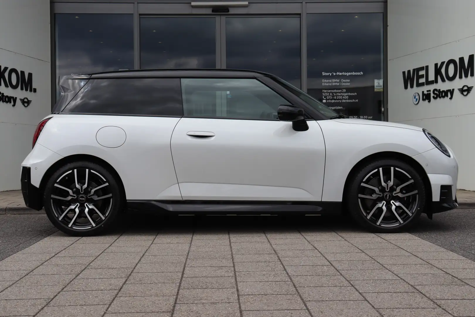 2026 MINI Cooper E, 1 km, Nizozemsko — foto 7 z 12