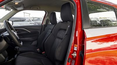 2025 Suzuki Swift GLX, stříbrná, 0 km, dovoz SAE — foto 12 z 15