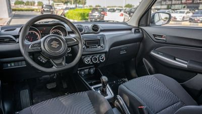 2024 Suzuki Swift GLX, šedá, 0 km, dovoz SAE — foto 8 z 18