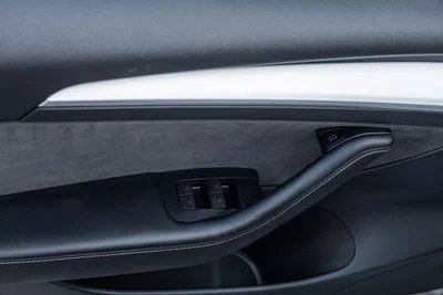 2022 Tesla Model 3 PERFORMANCE, bílá, 99 000 km, dovoz SAE — foto 11 z 16