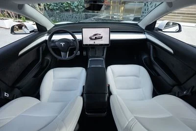 2022 Tesla Model 3 PERFORMANCE, bílá, 99 000 km, dovoz SAE — foto 12 z 16