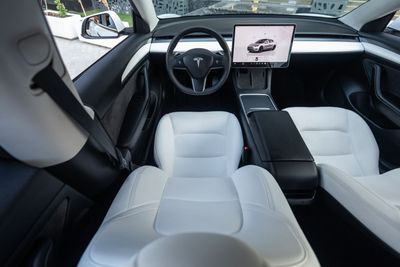 2022 Tesla Model 3 PERFORMANCE, bílá, 99 000 km, dovoz SAE — foto 13 z 16