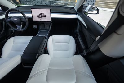 2022 Tesla Model 3 PERFORMANCE, bílá, 99 000 km, dovoz SAE — foto 14 z 16