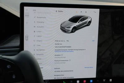 2023 Tesla Model S LONG RANGE, bílá, 55 000 km, dovoz SAE — foto 4 z 5