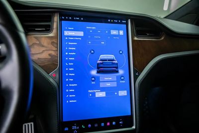 2019 Tesla Model X PERFORMANCE, černá, 33 000 km, dovoz SAE — foto 11 z 16