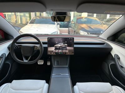 2024 Tesla Model 3 PERFORMANCE, bílá, 78 000 km, dovoz SAE — foto 6 z 11