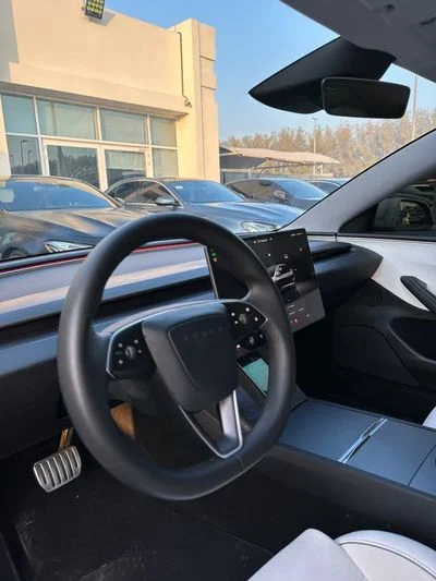 2024 Tesla Model 3 PERFORMANCE, bílá, 78 000 km, dovoz SAE — foto 7 z 11