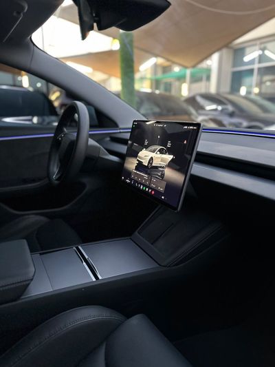2024 Tesla Model 3 PERFORMANCE, bílá, 60 000 km, dovoz SAE — foto 12 z 13