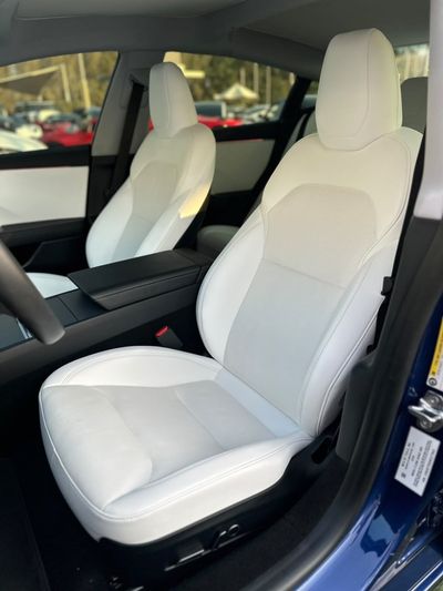 2024 Tesla Model 3 LONG RANGE, modrá, 35 000 km, dovoz SAE — foto 9 z 12