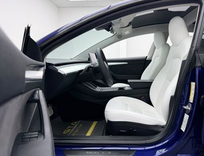 2023 Tesla Model 3 PERFORMANCE, modrá, 65 000 km, dovoz SAE — foto 8 z 16