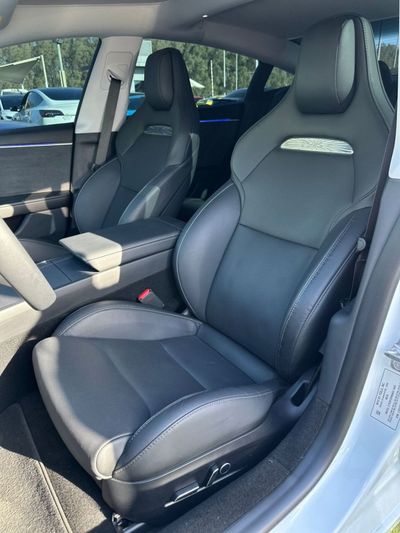 2024 Tesla Model 3 PERFORMANCE, bílá, 18 000 km, dovoz SAE — foto 8 z 12