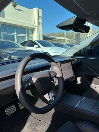 2024 Tesla Model 3 PERFORMANCE, bílá, 18 000 km, dovoz SAE — foto 9 z 12