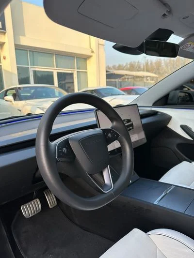 2024 Tesla Model 3 PERFORMANCE, bílá, 69 000 km, dovoz SAE — foto 4 z 12