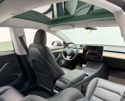 2023 Tesla Model 3 PERFORMANCE, šedá, 26 677 km, dovoz SAE — foto 13 z 16
