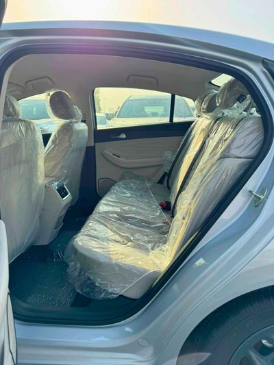2027 Chery Arrizo 5 STD, stříbrná, 0 km, dovoz SAE — foto 11 z 21
