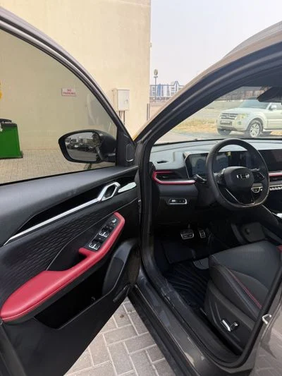 2025 Geely Coolray GF, šedá, 50 600 km, dovoz SAE — foto 3 z 11