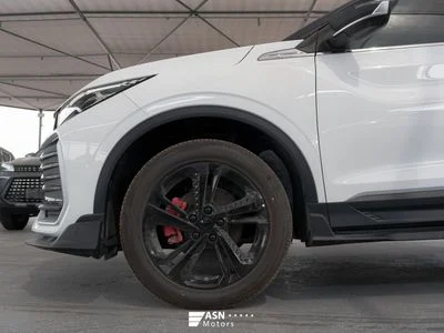 2026 Geely Coolray Battle, bílá, 0 km, dovoz SAE — foto 5 z 30