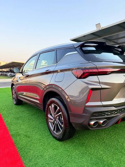 2025 Geely Coolray GL, šedá, 11 000 km, dovoz SAE — foto 8 z 9