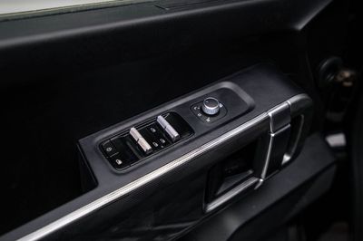 2025 Geely Farizon, černá, 0 km, dovoz SAE — foto 10 z 21
