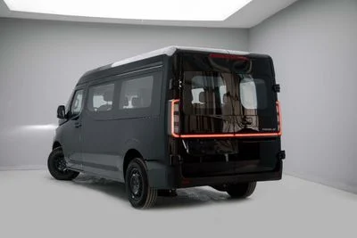2025 Geely Farizon, černá, 0 km, dovoz SAE — foto 5 z 21