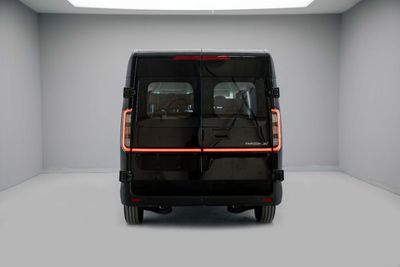 2025 Geely Farizon, černá, 0 km, dovoz SAE — foto 6 z 21