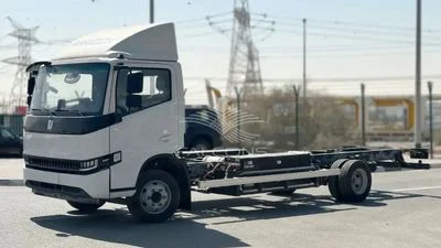 2024 Geely Farizon, bílá, 0 km, dovoz SAE — foto 2 z 16