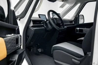 2025 Geely Farizon, bílá, 0 km, dovoz SAE — foto 9 z 20