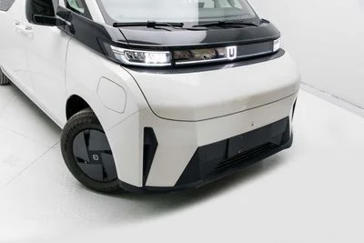 2025 Geely Farizon, bílá, 0 km, dovoz SAE — foto 2 z 22