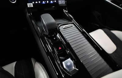 2026 Geely Cityray GF PLUS, stříbrná, 0 km, dovoz SAE — foto 13 z 17