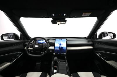 2026 Geely Cityray GF PLUS, stříbrná, 0 km, dovoz SAE — foto 16 z 17