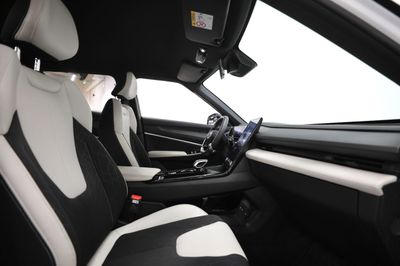 2026 Geely Cityray GF PLUS, stříbrná, 0 km, dovoz SAE — foto 8 z 17