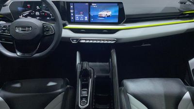 2025 Geely Coolray GL, šedá, 34 412 km, dovoz SAE — foto 10 z 16