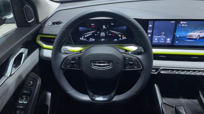 2025 Geely Coolray GL, šedá, 34 412 km, dovoz SAE — foto 8 z 16