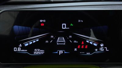 2025 Geely Coolray GL, šedá, 35 892 km, dovoz SAE — foto 9 z 16