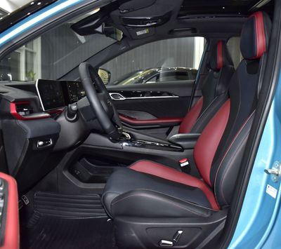 2025 Geely Coolray GF PLUS, modrá, 22 000 km, dovoz SAE — foto 10 z 16