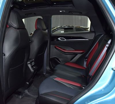 2025 Geely Coolray GF PLUS, modrá, 22 000 km, dovoz SAE — foto 15 z 16