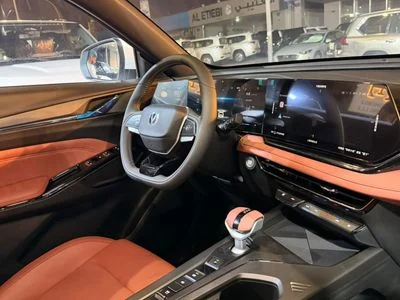2026 Changan X5 Plus BEYOND PRO, bílá, 0 km, dovoz SAE — foto 4 z 19