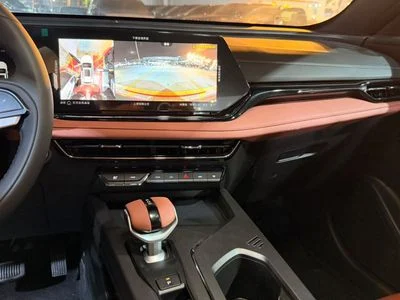 2026 Changan X5 Plus BEYOND PRO, bílá, 0 km, dovoz SAE — foto 5 z 19