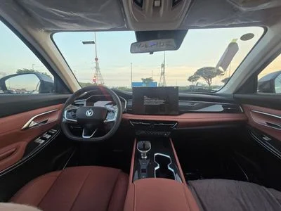 2026 Changan CS75, černá, 0 km, dovoz SAE — foto 11 z 19